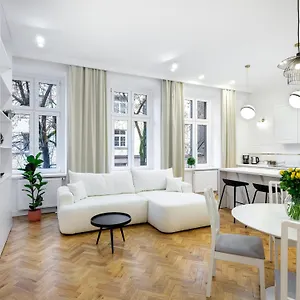 Tyzenhauz Krowoderska Street Apartment